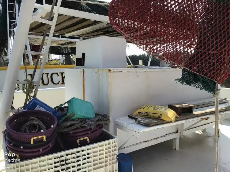 Tàu kéo lưới để bán