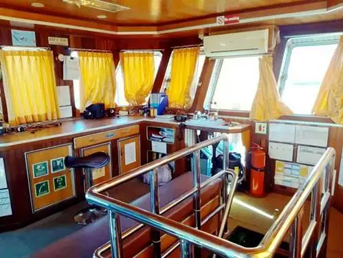 Tàu kéo để bán