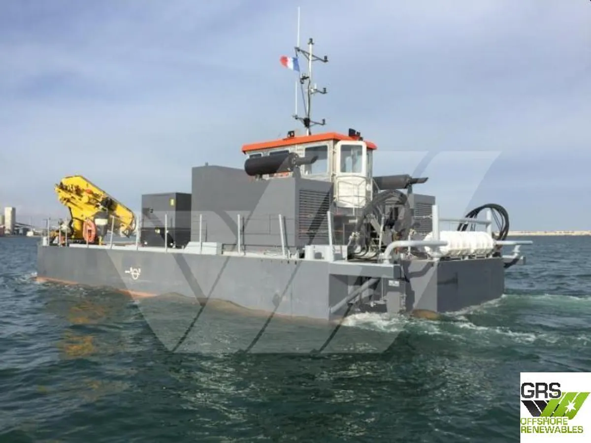Tàu nạo vét để bán