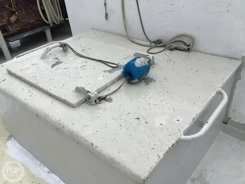 Tàu kéo lưới để bán