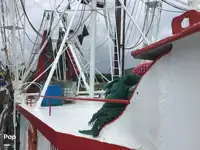 Tàu kéo lưới để bán