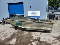Tàu làm việc để bán
