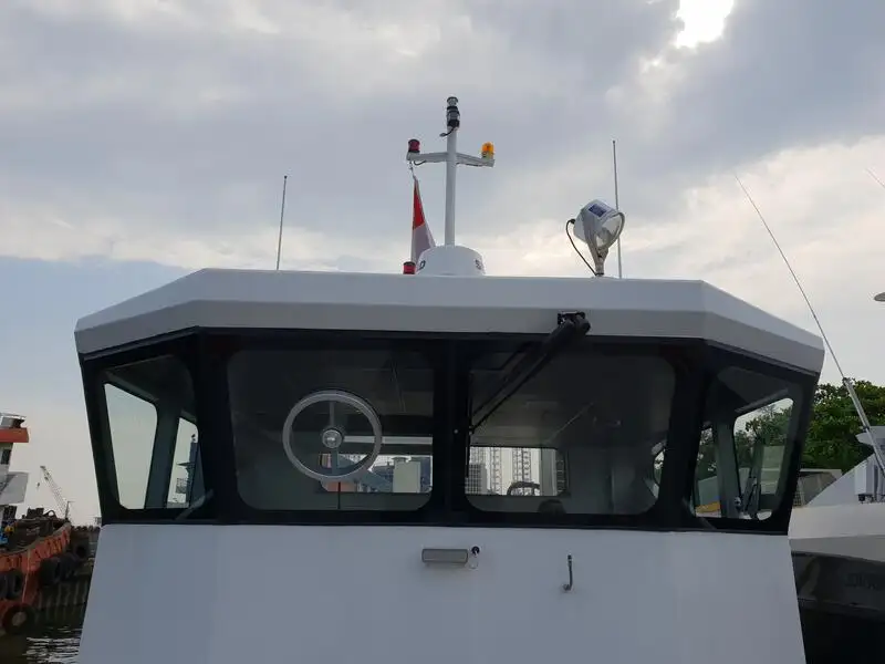 Tàu du lịch để bán