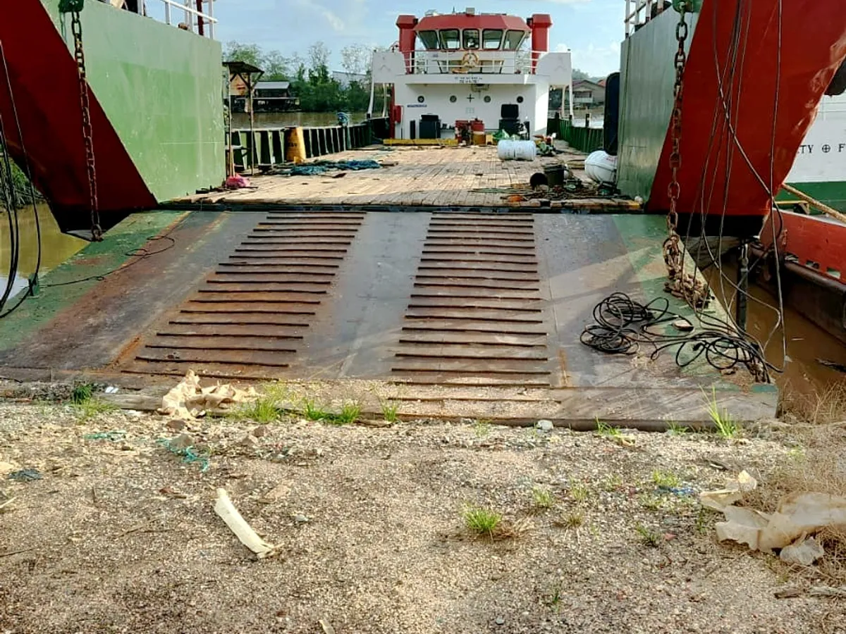 Tàu đổ bộ, chở hàng để bán