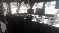 Tàu làm việc để bán