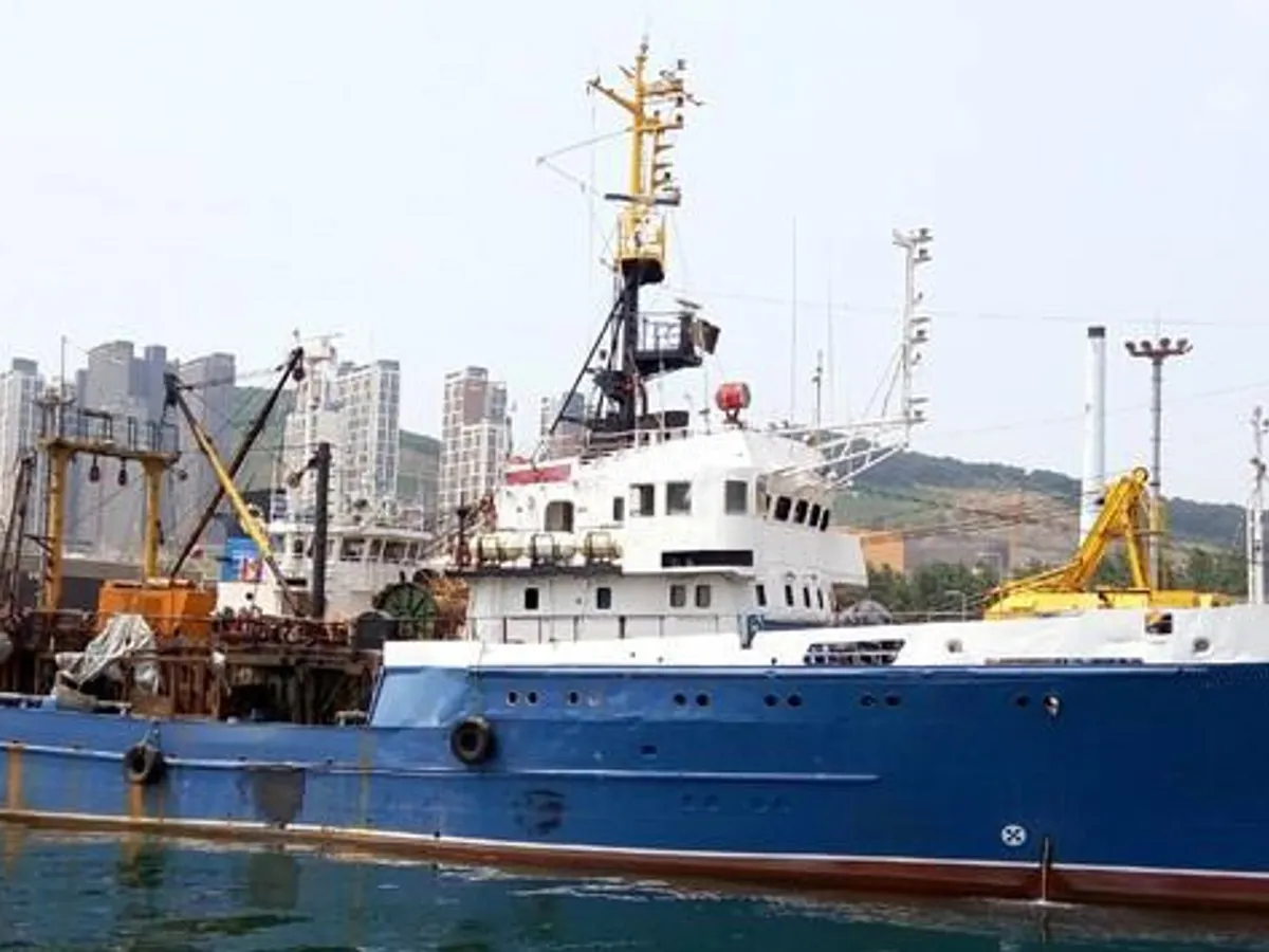 Tàu kéo lưới để bán