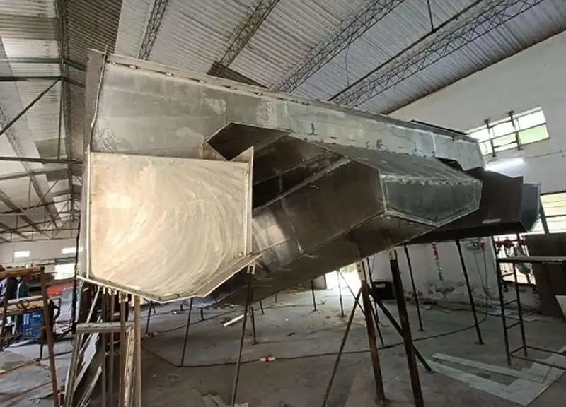 Tàu du lịch để bán