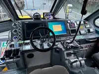 Tàu chở thủy thủ đoàn để bán