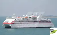 Tàu du lịch rao bán