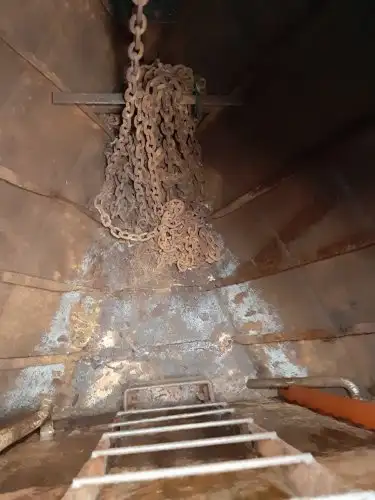 Tàu kéo lưới để bán