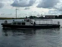 Tàu kéo để bán