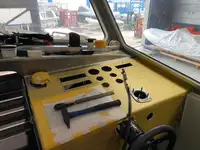 Tàu cứu hộ để bán