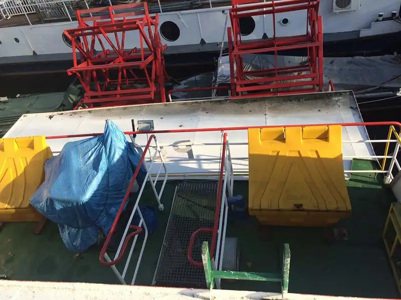 Tàu container để bán
