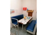 Tàu chở thủy thủ đoàn để bán