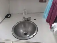 Tàu chở thủy thủ đoàn để bán