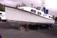 Tàu chở thủy thủ đoàn để bán