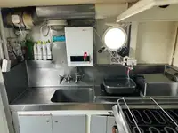 Tàu kéo lưới để bán