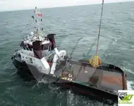 Thuyền làm việc rao bán