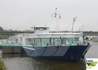 Sà lan chở người để bán