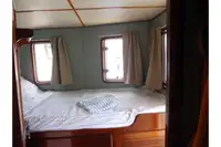 Tàu du lịch để bán