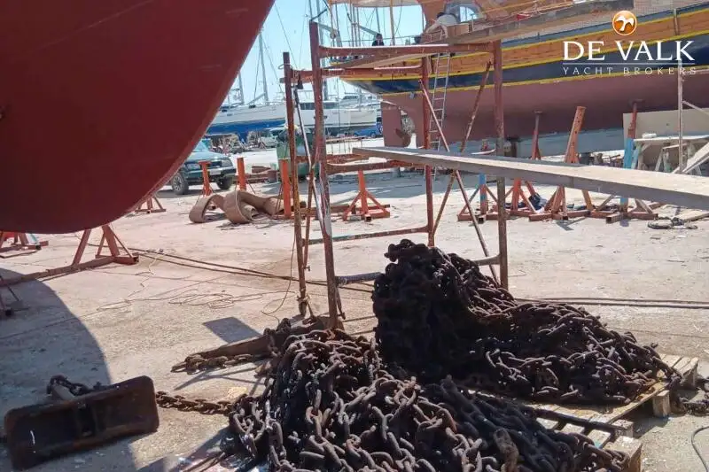 Tàu kéo để bán
