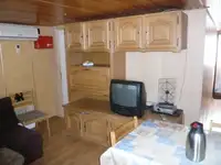Tàu kéo để bán