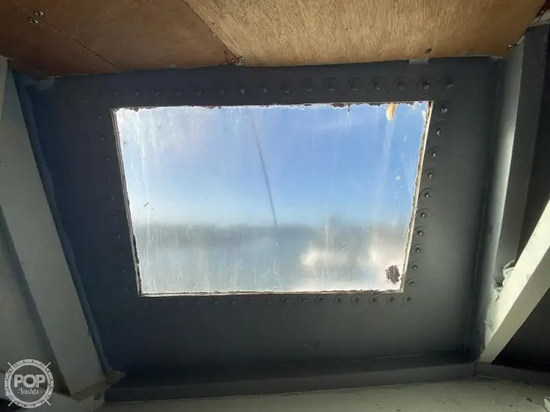 Tàu kéo lưới để bán
