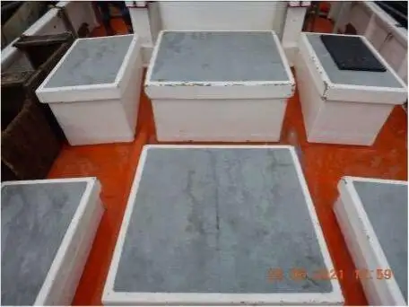 Tàu kéo lưới để bán