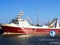 Tàu kéo lưới để bán