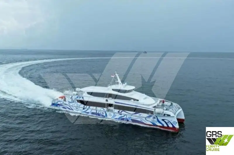 Tàu du lịch để bán