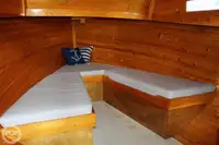 Tàu chế biến cá để bán