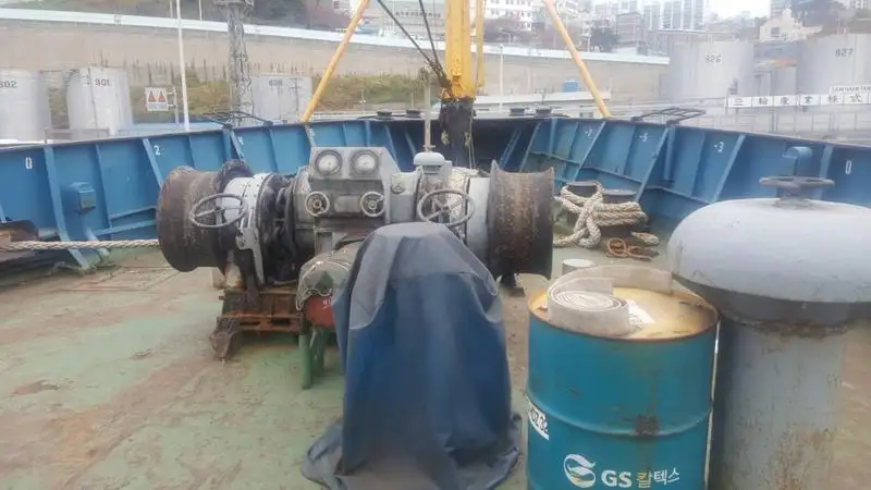 Tàu kéo lưới để bán