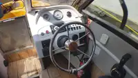 Tàu chở khách và hàng hóa để bán