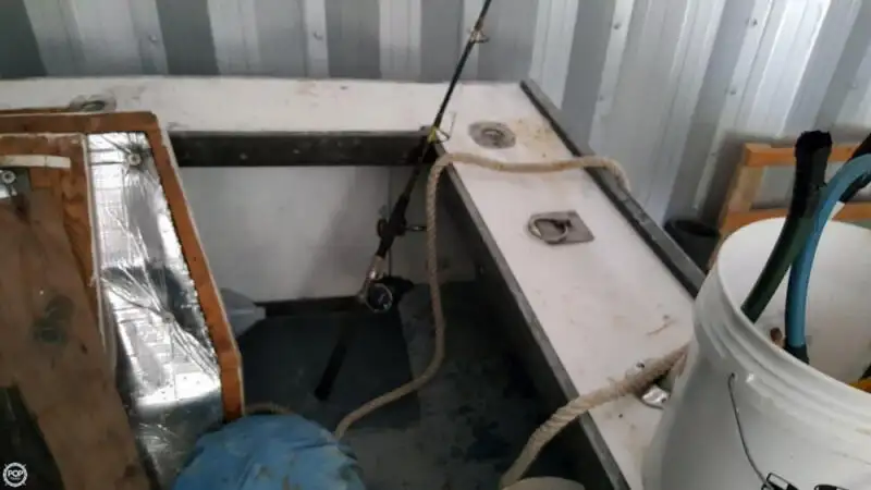 Tàu kéo lưới để bán