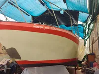 Tàu làm việc để bán