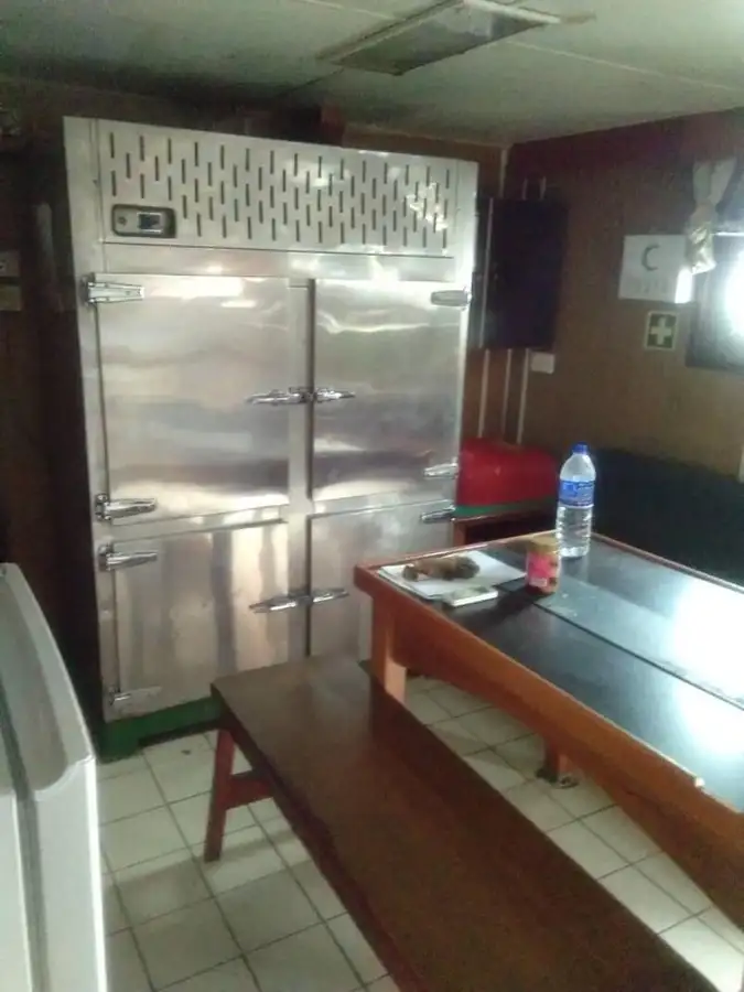 Tàu kéo để bán