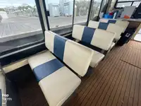 Tàu du lịch để bán