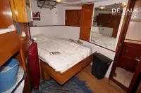 Tàu nghiên cứu để bán