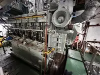Tàu kéo lưới để bán