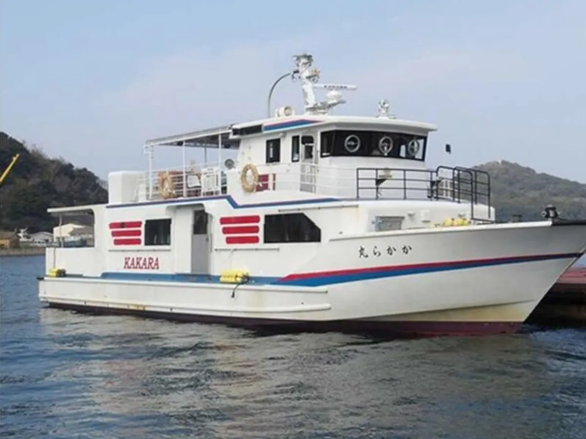 Tàu phà để bán