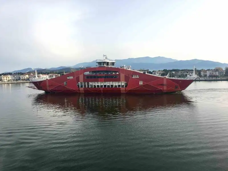 Tàu phà để bán
