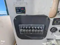 Tàu chở khách và hàng hóa để bán