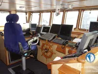 Tàu kéo lưới để bán