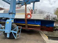 Tàu du lịch để bán