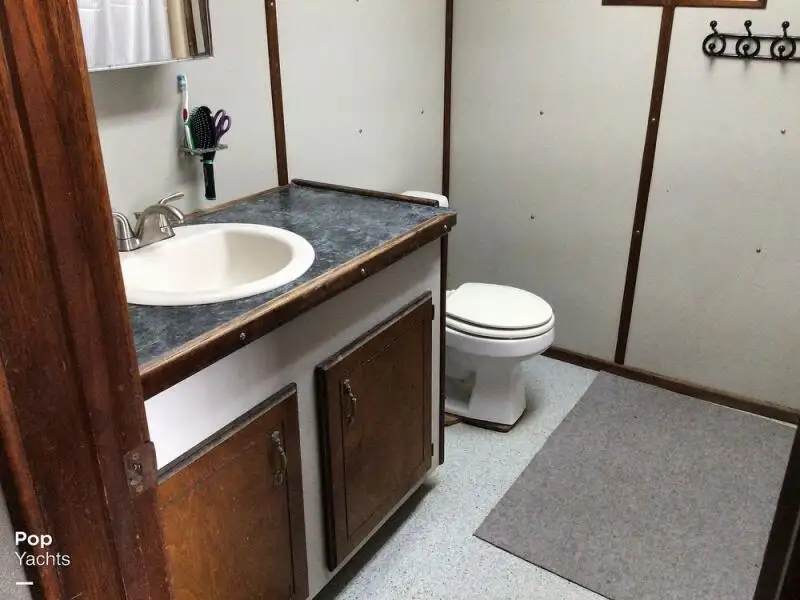 Tàu kéo lưới để bán
