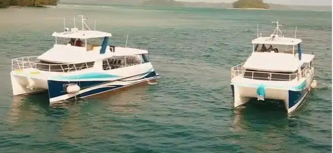 Tàu chở khách để bán