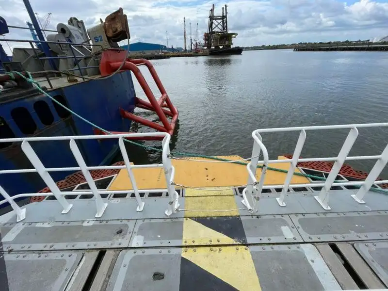 Tàu container để bán