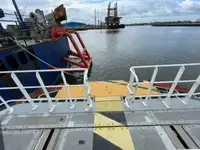 Tàu container để bán
