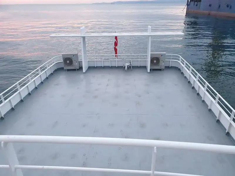 Tàu du lịch để bán