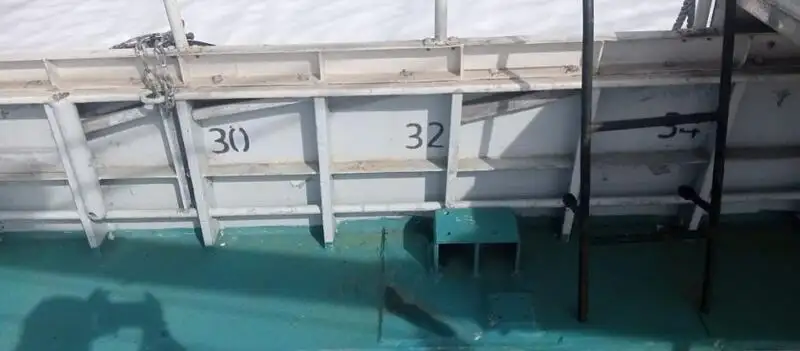Tàu kéo lưới để bán
